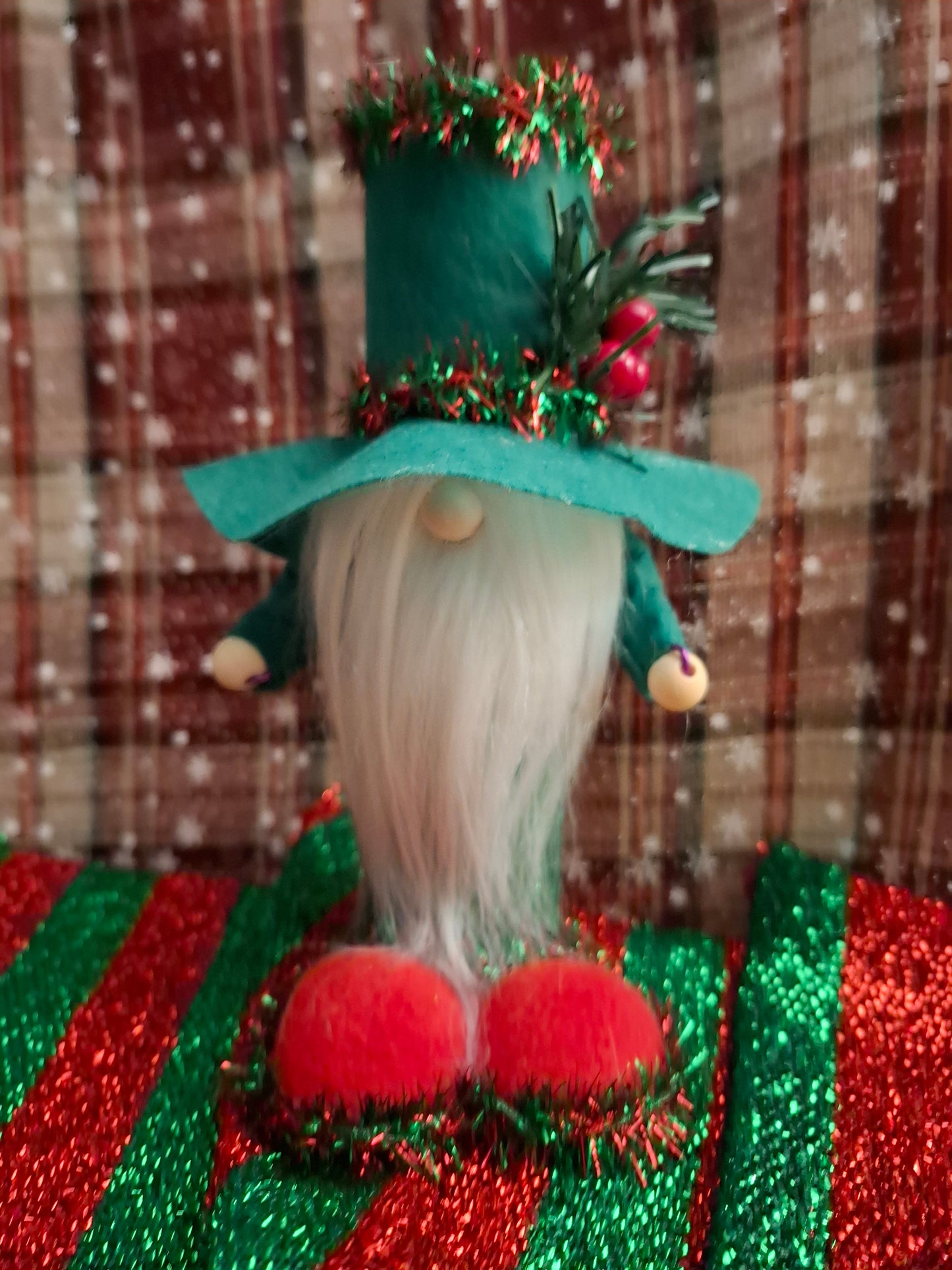 Title:
🎄 Festive Top Hat Christmas Gonk – Made from Recycled Materials 🎅